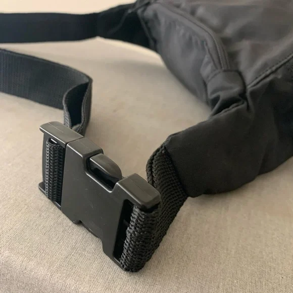 Vintage black Eddie Bauer bum bag/fanny pack/waist bag - Picture 5 of 10